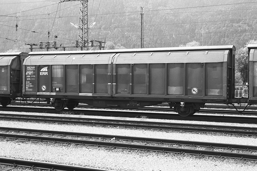 261128