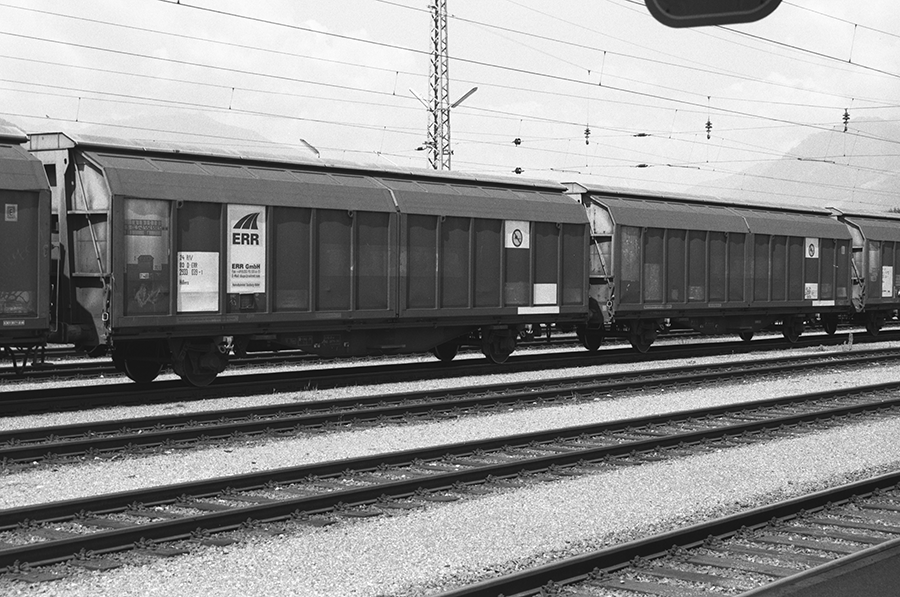 261129