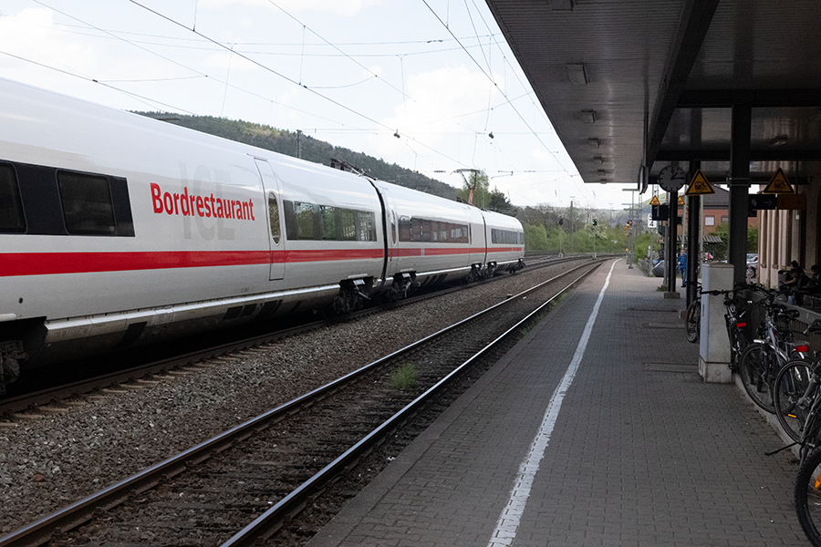 D1040296