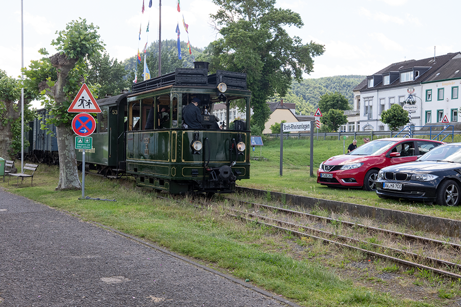 D1040372