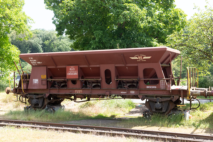 D1040381