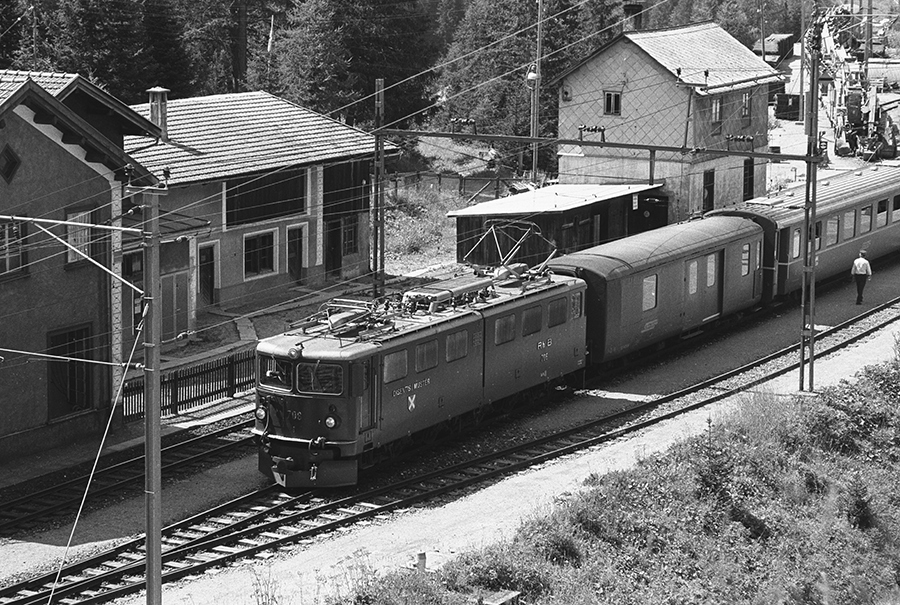 138006