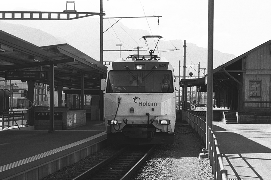 251126