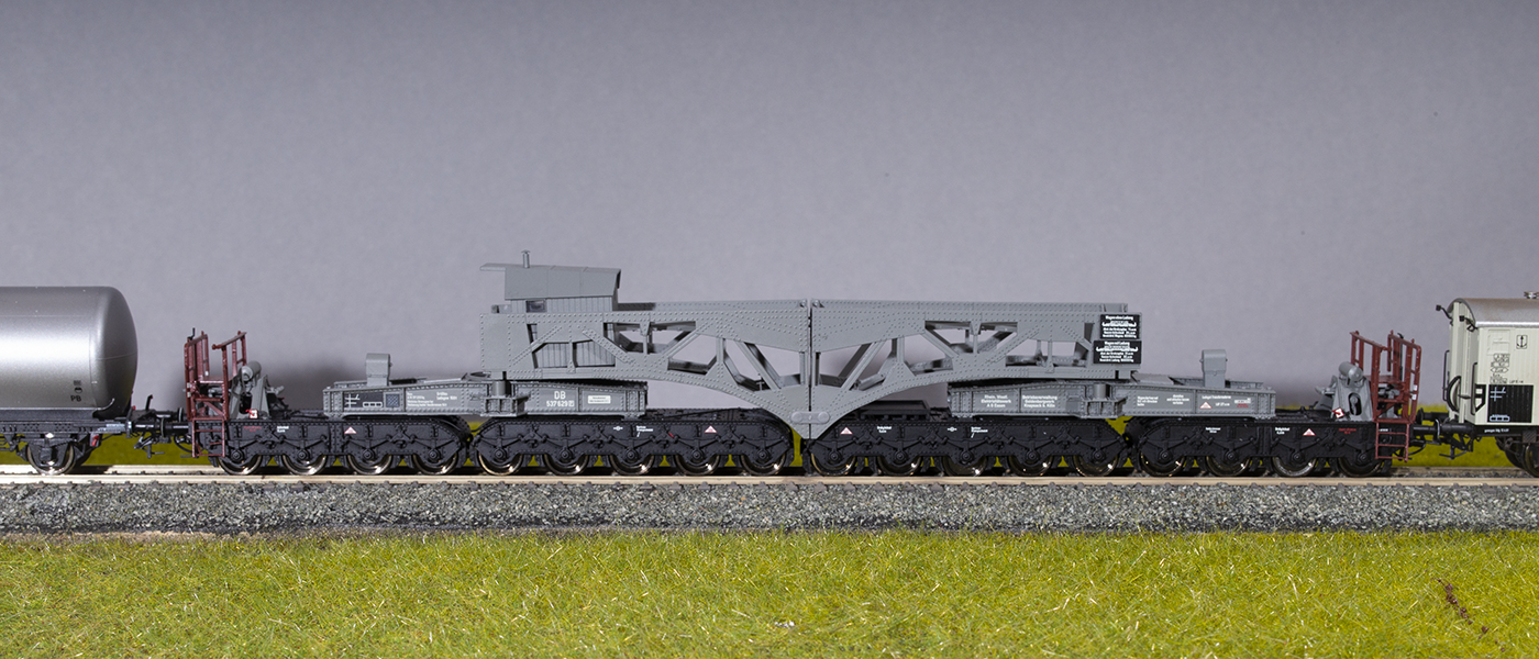 L3006809L